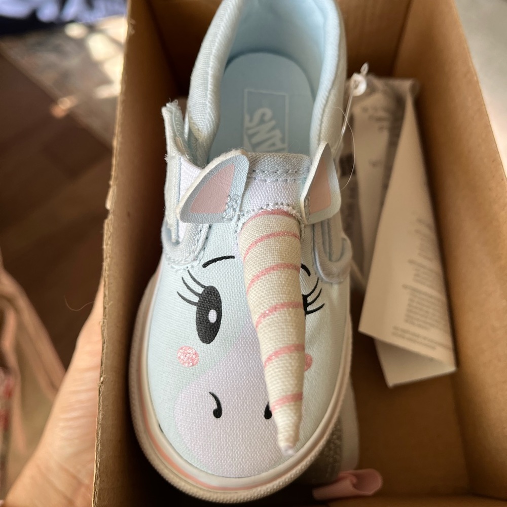 NWT Toddler Girl Unicorn Vans (Size 6 TD)